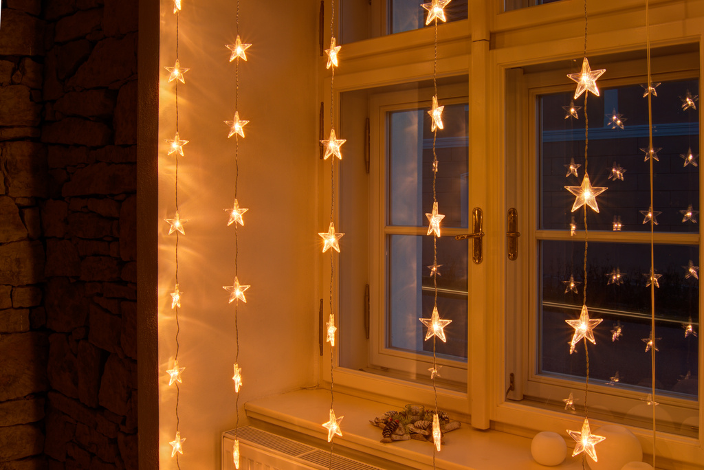 Weihnachtsbeleuchtung für hohe Fenster oder Terrassentüren